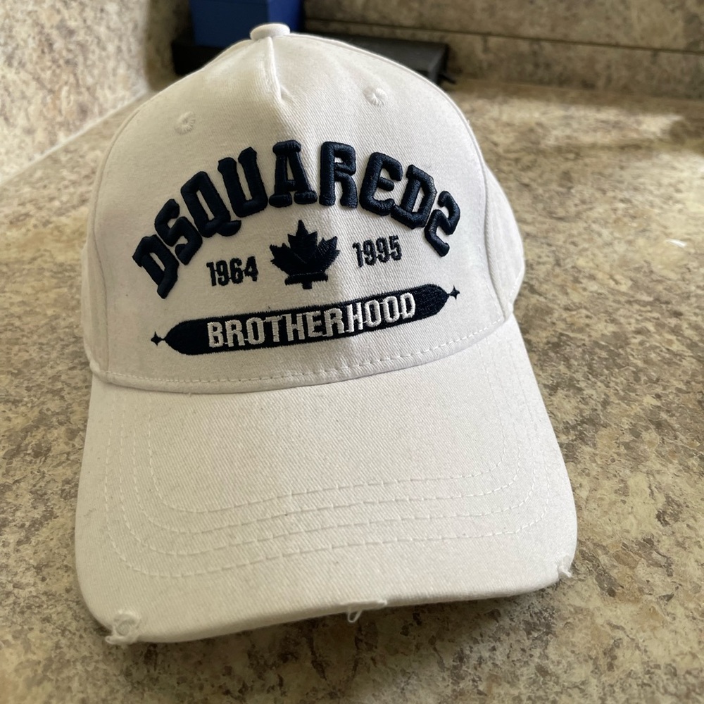 DSquared white and dark blue hat